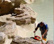 景区喷泉捡硬币年赚千万